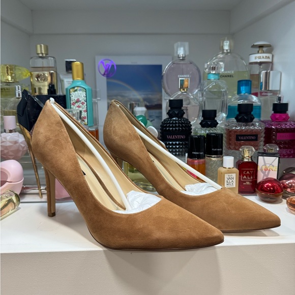 Nine West Tan Heels Sleek Suede Design - Picture 6 of 6